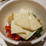 海底撈火鍋 - 揚げ湯葉を乗せて