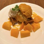 京橋千疋屋 フルーツパーラー - ハーフマンゴーワッフル