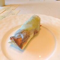 中国料理 礼華 四君子草 - 北京ダックを目の前で包んでくれます。