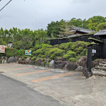 星の食堂 - 第一駐車場と店舗