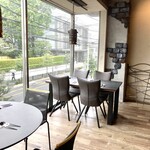 ラ リベルラ ドーロ - 緑が望める開放感のある窓側席