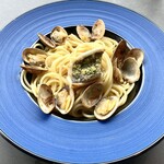 ラ リベルラ ドーロ - あさりと太刀魚のアーリオオーリオは魚介の旨味たっぷり