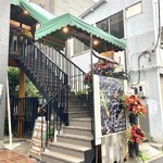 ラ リベルラ ドーロ - お店は階段を上がった2階です