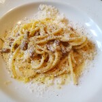 ローズ・エ・ロメオ - 自家製ベーコンのカルボナーラ