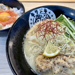 キラメキノトリ - 鶏白湯ラーメン（並）とからすみ明太卵かけご飯。