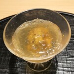 新ばし 星野 - 大間の紫ウニ、鯛の中骨を出汁にした冷たいジュレ