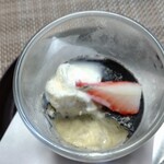 閑祥庵 禅紫 - 黒ごまピューレの下にプリン