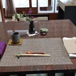 閑祥庵 禅紫 - テーブルセットアップ状況