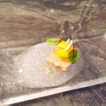 スープとカレー ボンジョルネ - ●Amuse
      岐阜県産恵那鳥のパテ
      白ワインのジュレ 人参ムース ローストアーモンド。