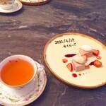 スープとカレー ボンジョルネ - ●デザート
      イチゴのチーズケーキ
      ビーツのチーズケーキ