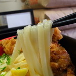 極楽うどん TKU - 麺は凄い歯ごたえ。アゴが筋肉痛になるかと思いました（笑）