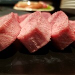 焼肉ステーキ あつし - 超厚切りタン【アラカルト】のアップ