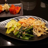 焼肉ステーキ あつし - 自家製キムチ盛り合わせ【コース】 & 自家製ナムル盛り合わせ【コース】