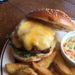 COOKER'S GRILL - Colby Jack Cheese Burger、コルビー ジャック チーズ バーガー