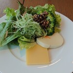 Restaurant 906 - サラダとチーズ