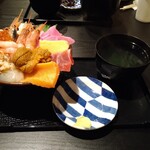 Hokkai Chuubou Kitameshi - 10色海鮮丼+ほっき貝焼き2点セット1980円税込ですってぇ〜♪