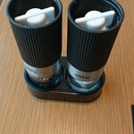 Restaurant 906 - 蓋を取ったけど、ど～やって使う？　　ひっくり返してグルグルかぁ