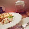 Cafe Buchi - ケーキセット(￥900)。
                キャラメルチーズケーキと有機ハーブティー ペパーミント。