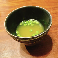 エニェ - スナップエンドウの実 サフラン風味のしじみ汁