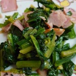廣聚隆 - ベーコンとほうれん草のサラダ