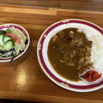 Uinzu - Cランチ　ビーフカレー　サラダ・飲物付き　870円