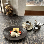 コマグラ カフェ - 桜チーズケーキ　９００円 ホットコーヒー　６００円 支払い合計金額　１５００円