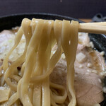 Daiichi Asahi - 麺は平打ち太麺。ここまで幅広の麺は珍しいですね。