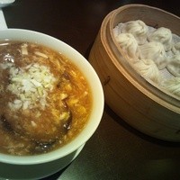 京鼎樓 HANARE店 - 小龍包＆酸辣湯