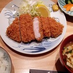 Tonkatushiranui - 上ロースカツ定食(170g)・１，８００円＋一口ヒレカツ(一個)・４００円