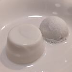 ビストロ ラ ポーレ - デザート　ココナッツのフレーバーで美味しいです。