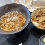 Yudetarou - 温かい蕎麦＋ミニ肉ゴボウ丼