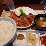 和牛とごはん 焼肉じゅん - 