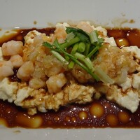 神田 雲林 - 日替わりランチセット：主菜（剥き海老とくずし豆腐蒸し、中国たまり醤油かけ、パクチー添え）