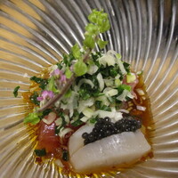 瓢嘻 京橋店 - 造り（初鰹、帆立キャビア添え）