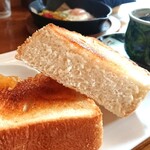 宮田屋 - 目玉焼きセットのトースト