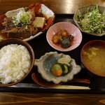 紡 - まぐろカマ煮付定食