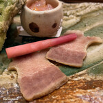 御料理 寺沢 - 鯨の畝須の自家製ベーコン