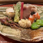 御料理 寺沢 - 一寸豆蜜煮､鯛の子､蛍烏賊の木の芽焼､車海老のキャビア載せ､鯨の畝須の自家製鯨ベーコン､甘海老海鼠腸和え､薑､楤の芽天ぷら､幸神目抜炭火焼