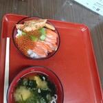 陸奥湊駅前休憩所 - 