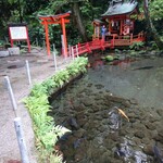 唐船峡 そうめん流し - 神社と池