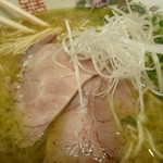 山形屋西洋酒場 - バジル豚骨ラーメン　アップ