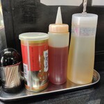 自家製麺 結び  - 調味料