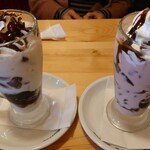 珈琲所コメダ珈琲店 - 左チョコバナナ、右ルビーショコラ、各680円