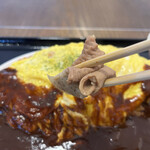 わ楽 - もつ煮込み　オンザオムライス