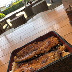 Unagi No Yamanaka - 屋外で食べるうな重♪♪