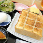 Wakafe Togetsuen - あんバタートーストセット。