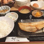 生本まぐろ へぎそば 炉端焼 魚然 - 焼魚定食（ほっけ）