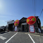 支那そば へいきち 二代目 - 店構え
                                駐車場はお店の前と奥の砂利駐。
                                結構台数とめられます。