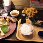 うみからそらへ - うみそら定食  1000円  （イサキ半身塩焼きで）＋ホタルイカ天ぷら単品  800円