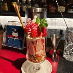 バー ピギーバンクス - ストロベリーパフェ1200円